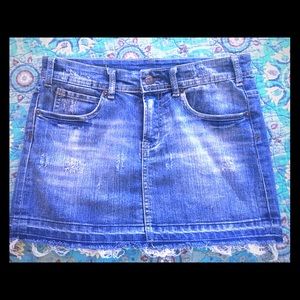 Denim skirt with skull embroidery on pockets